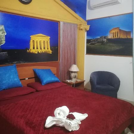 Vigata House Apartment Porto Empedocle Bagian luar foto