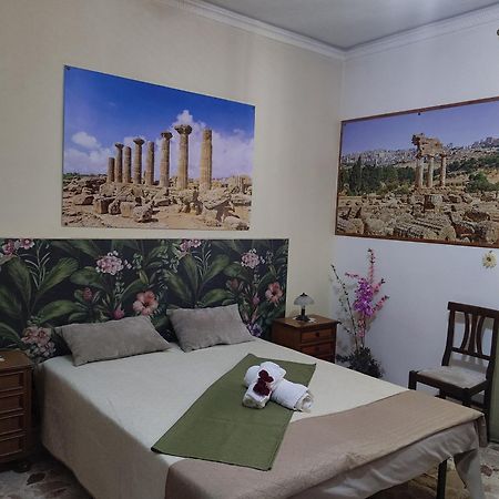 Vigata House Apartment Porto Empedocle Bagian luar foto